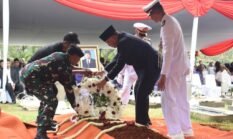 Menhan Sjafrie Pimpin Upacara Pemakaman Militer Almarhum Juwono Sudarsono di TMP Kalibata